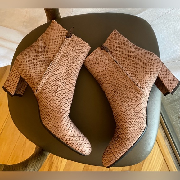 AGL Shoes Pink Snake Veta Texture Leather Booties EU 41 US 10.5 11 Ankle Boots - Picture 3 of 12